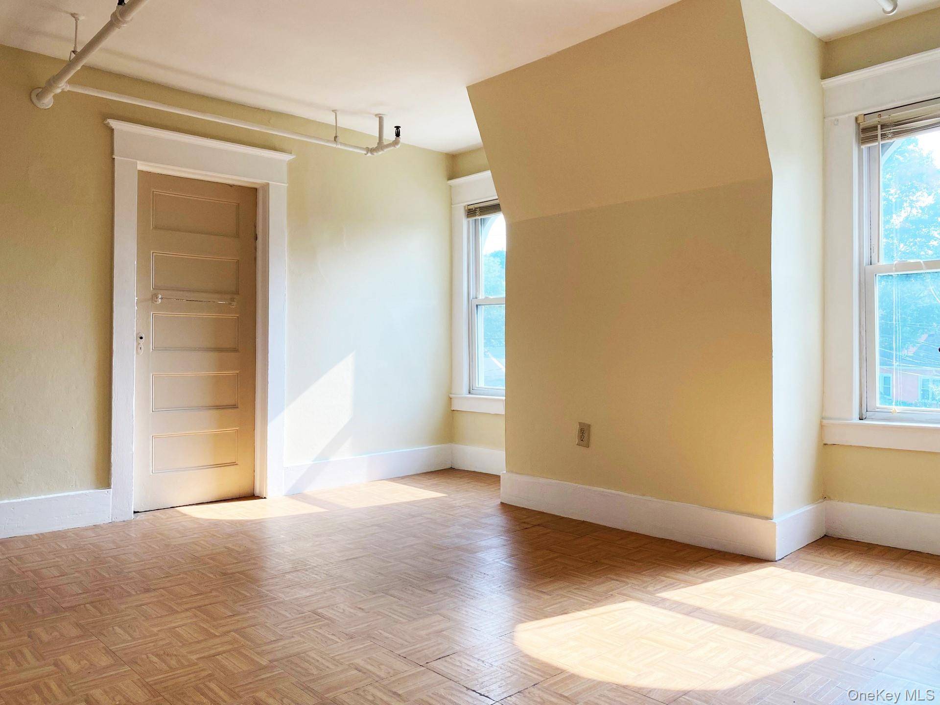 Wonderful, expansive 4 br, 2 full bth apt.