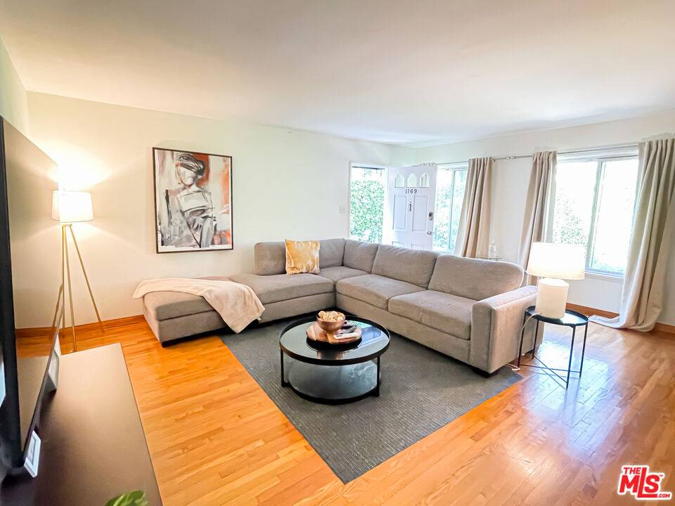 1169 Amherst Ave 2BR Brentwood La