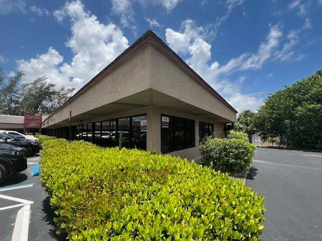 GREAT LOCATION CORNER UNIT WITH LOTS OF VISIBILITY AND PLENTY OF PARKING.