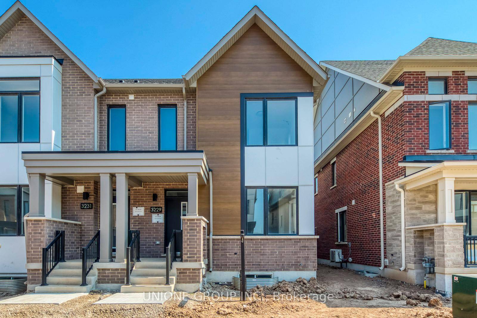 Welcome To Creekside By Caivan, An Exclusive New Community In Oakville Near Six Line And Dundas, This Highly Sought After Freehold End Unit Townhome Offers 3 Spacious Bedrooms, 3 Full ...
