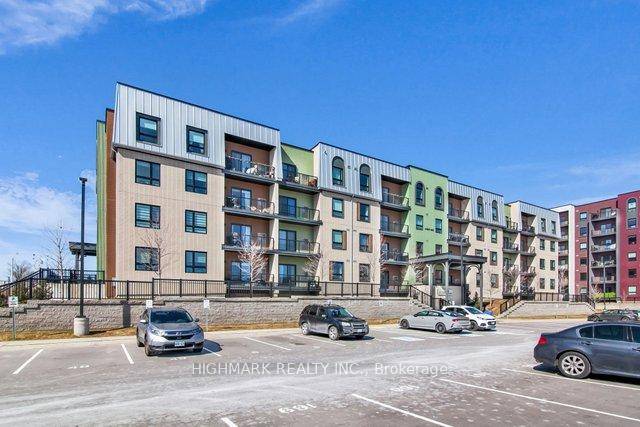 Cozy bright and spotless 2BDRM DEN condo unit in Fennel One in remarkable Bistro 6 complex !