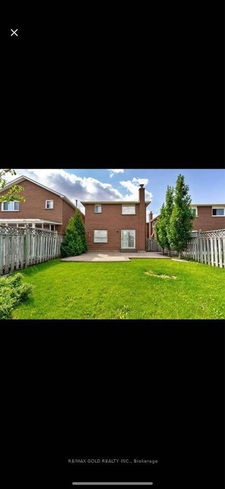This large, well laid out home, backing onto a park, is perfectly situated within walking distance to Sheridan College, shopping, transportation, and schools !