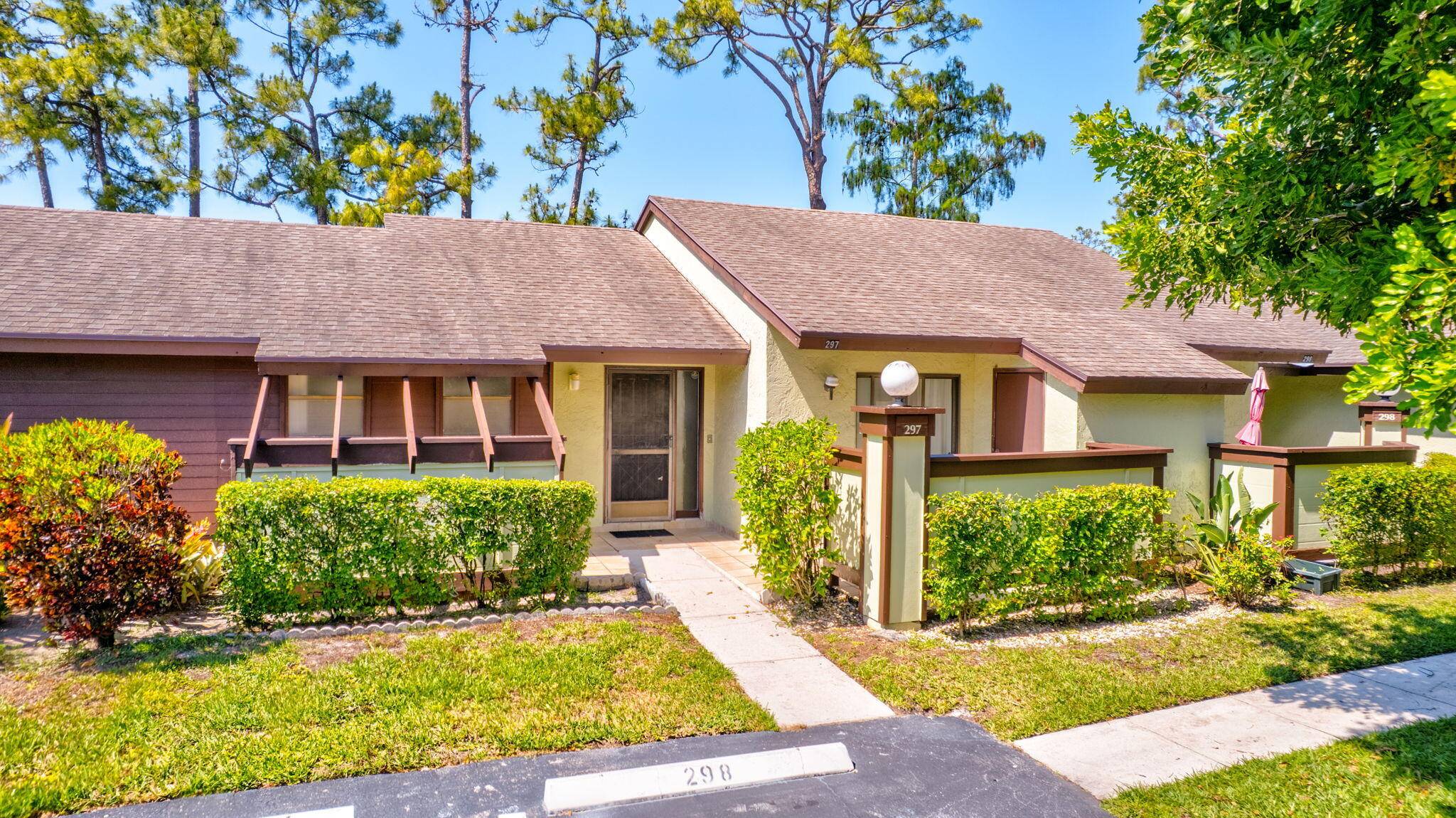 This Charming 2 bedroom, 2 bathroom villa is located in a desirable 55 community.