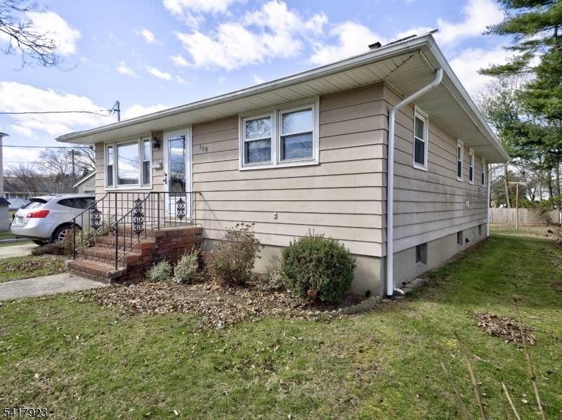 Charming Well Maintained Ranch in Prime Location !