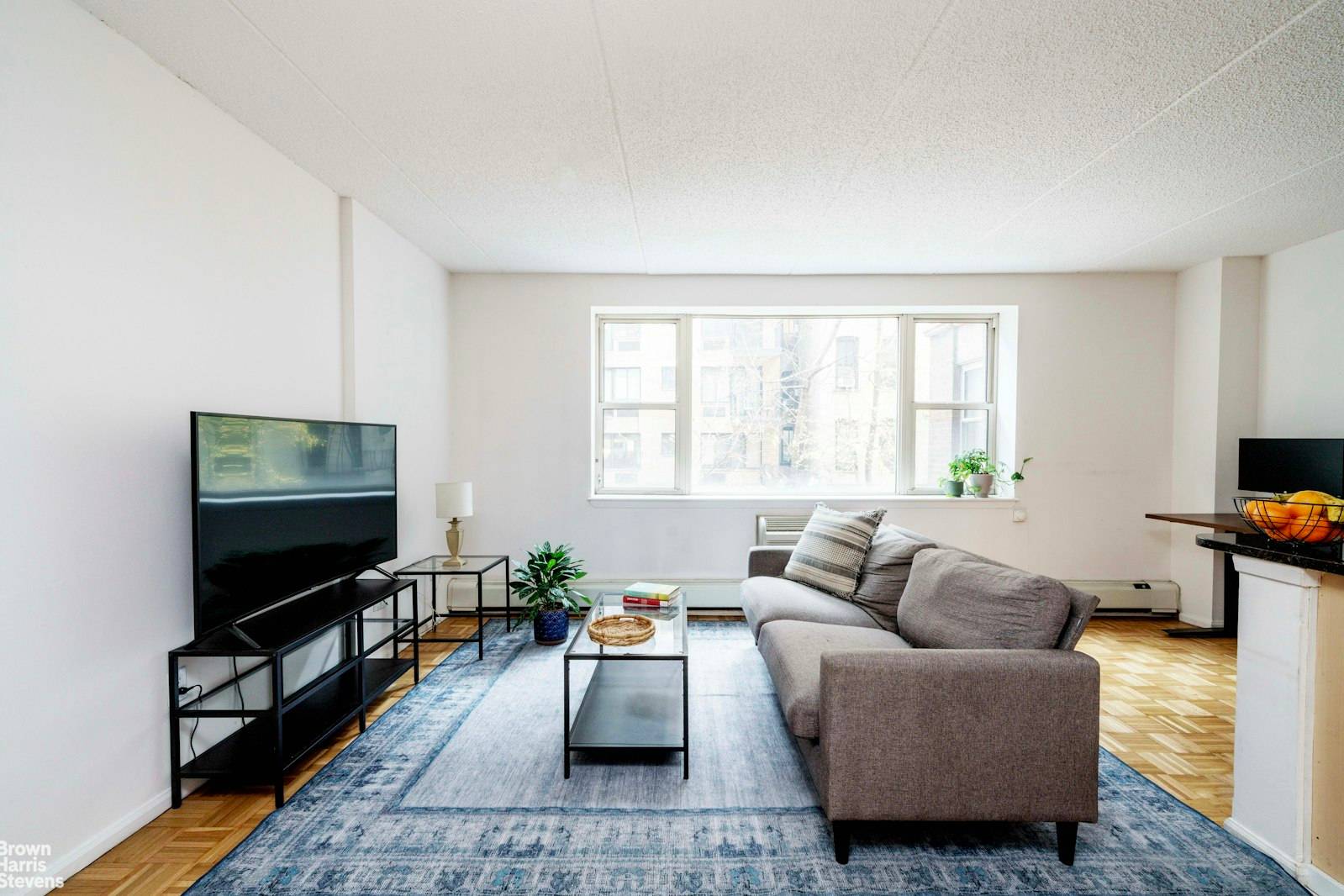 LEASE ASSIGNMENT Prime NoHo Nolita LARGE One Bedroom Apartment with Modern Amenities Enter into this spacious one bedroom home, thoughtfully designed to combine comfort and functionality.