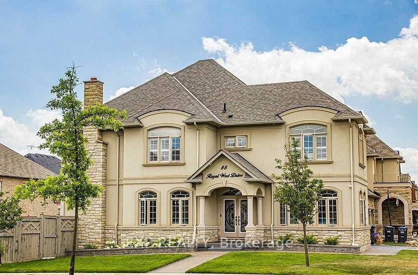 PRICED TO SELL ! Offer Welcome Anytime If You're Seeking a MODERN, SPACIOUS, LUXURY Home in a PRESTIGIOUS and CONVENIENT Neighborhood, This Is It !