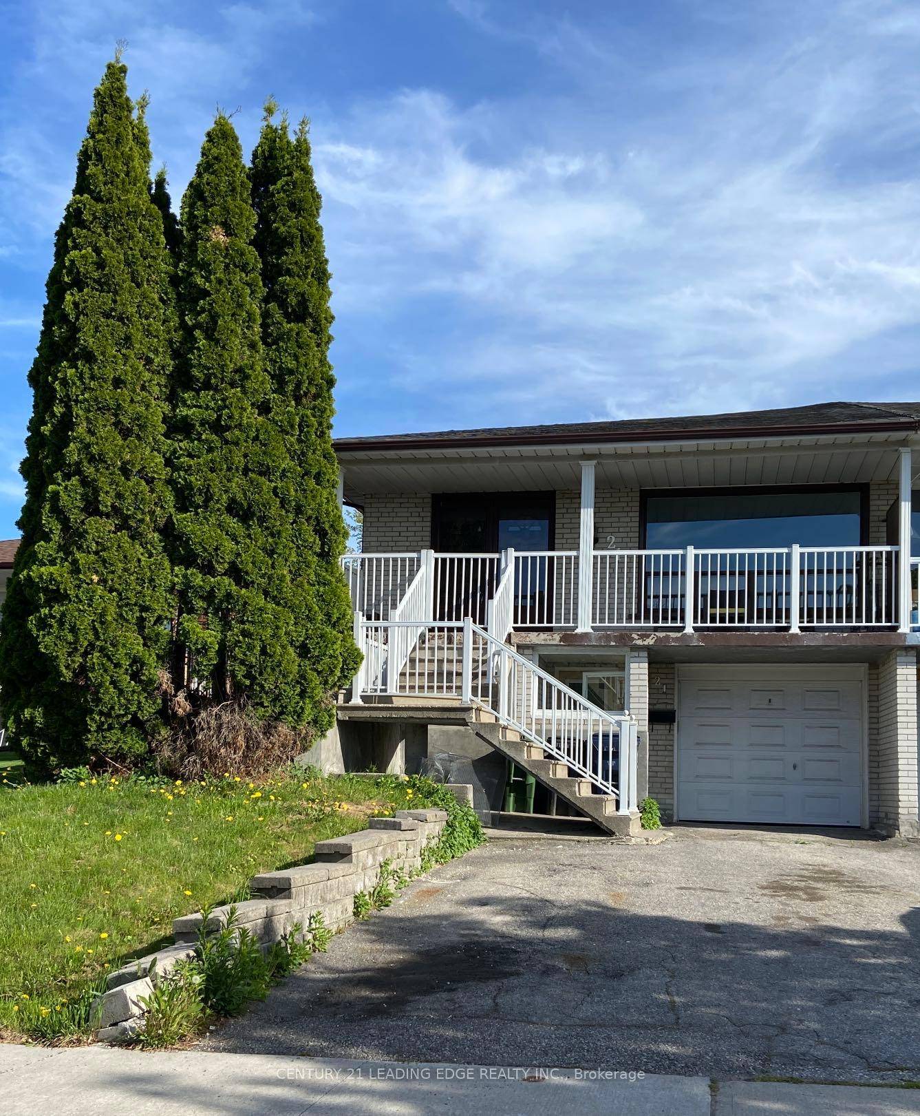 Newly Renovated Bright and spacious Cozy 3 bedrooms Main Upper Level for rent at the highly sought after Pleasant View Neighborhood in North York !