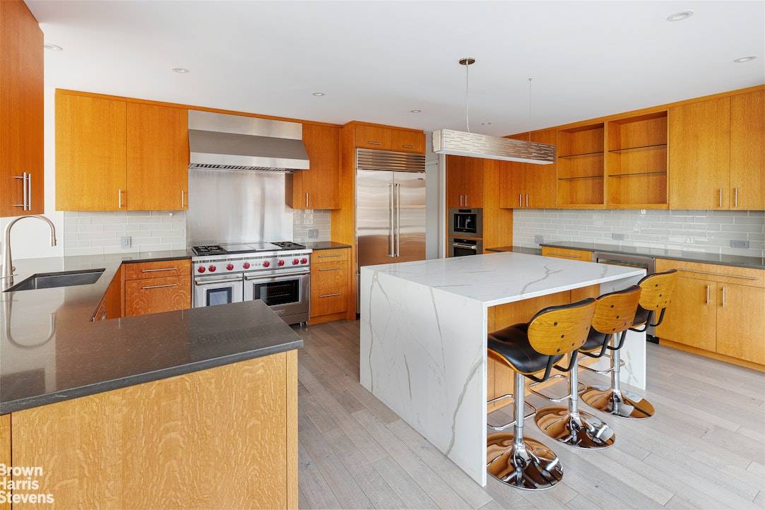 WORK OF ART 4 BED 4 BATH PRIVATE LAUNDRY ROOM RIVER VIEWS UN PLAZA, AMENITIES GALORE PETS OKAY !