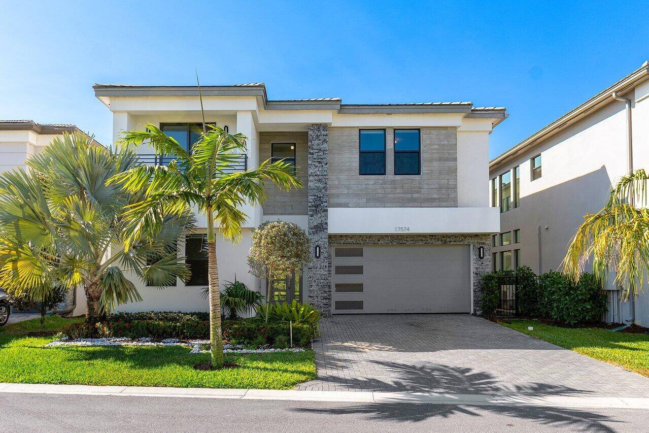 Experience contemporary luxury in this exceptional Polynesia model, nestled within the vibrant Lotus community.