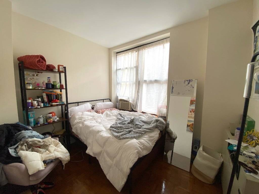 Comfortable flex two bedrooms apartment for a great price in a doorman building.