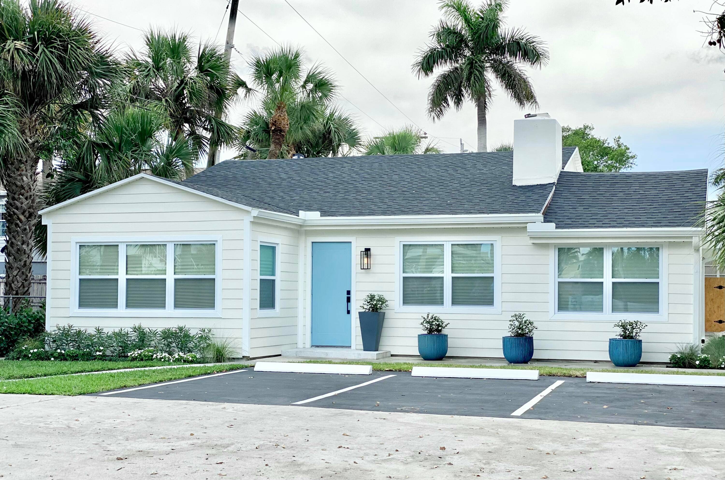 Fully Updated 4 Bedroom home on Flagler Dr, West Palm Beach Serene atmosphere, historic tree lined streets.