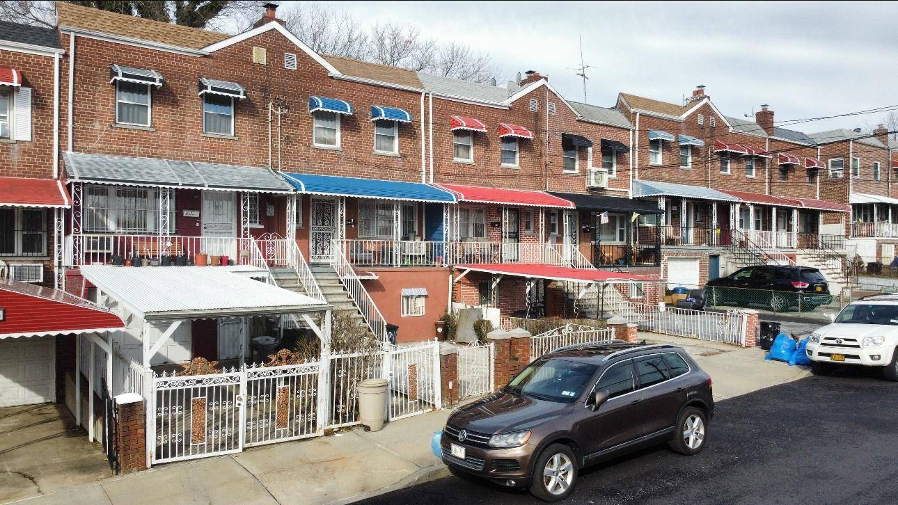 Welcome to 3317 Gaunter Avenue in the Bronx !