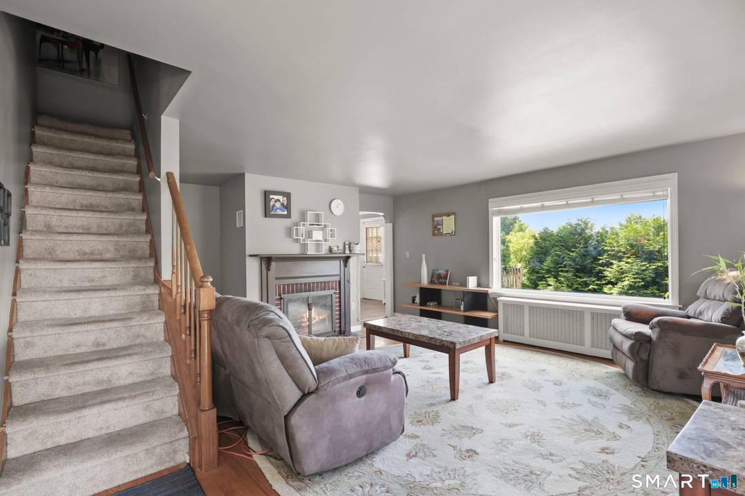 3 4 bedroom Cape located on a quiet Nichols cul de sac !