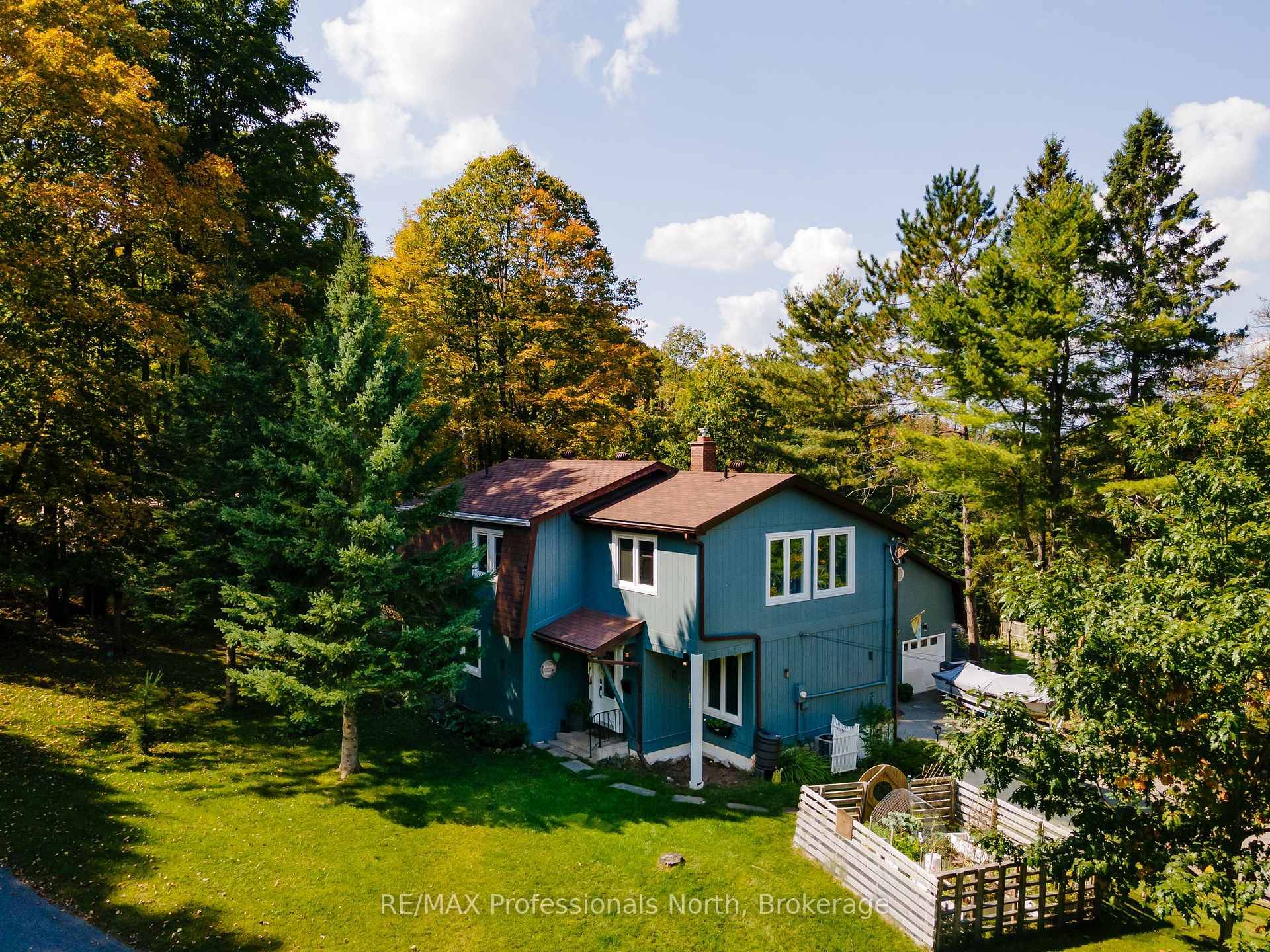Stunning 4 Bedroom Home in the Heart of Haliburton Spacious, Stylish amp ; Full of Upgrades !
