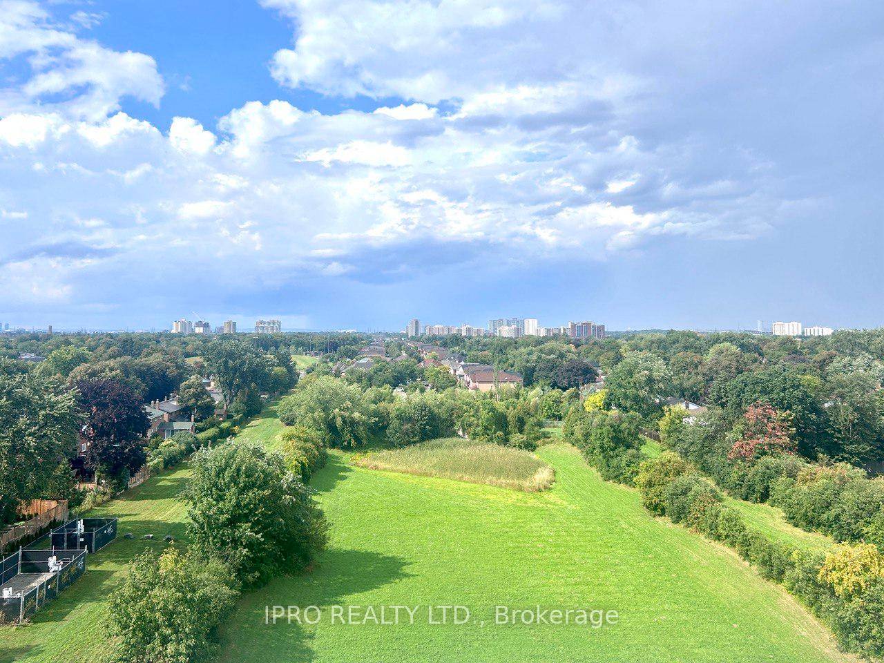 If you are looking for amazing view when you wake up, this unit is for you !