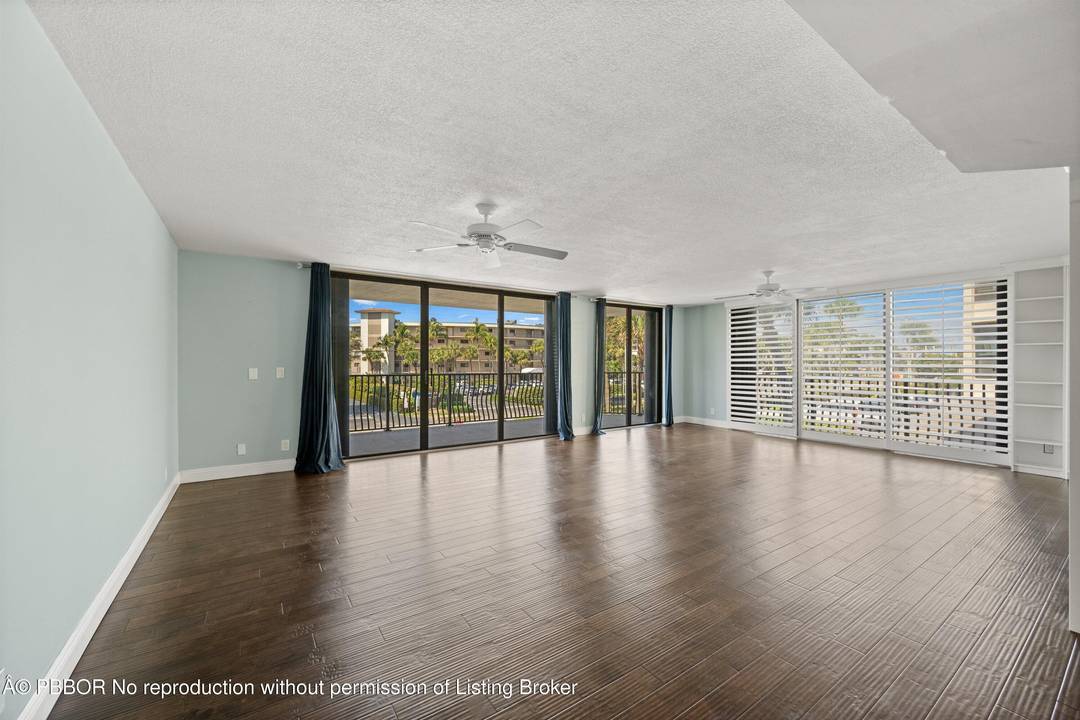Well scaled 3 bedroom, 3 full baths powder room at La Pensee, an exclusive boutique oceanfront building offering privacy and luxury with close proximity to Eau Palm Beach and the ...