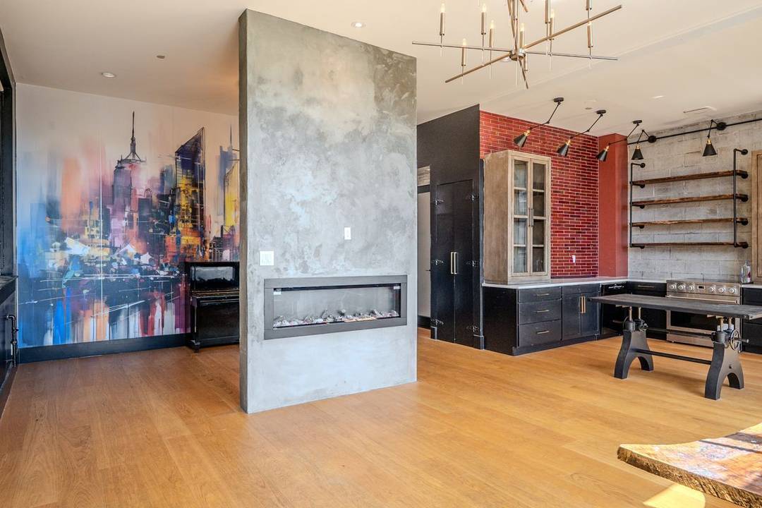 Prime Greenpoint Commercial Condo Sunlit Loft and Private Outdoor Patio For Sale Discover a rare opportunity to own a renovated commercial condo in the heart of Greenpoint, Brooklyn.