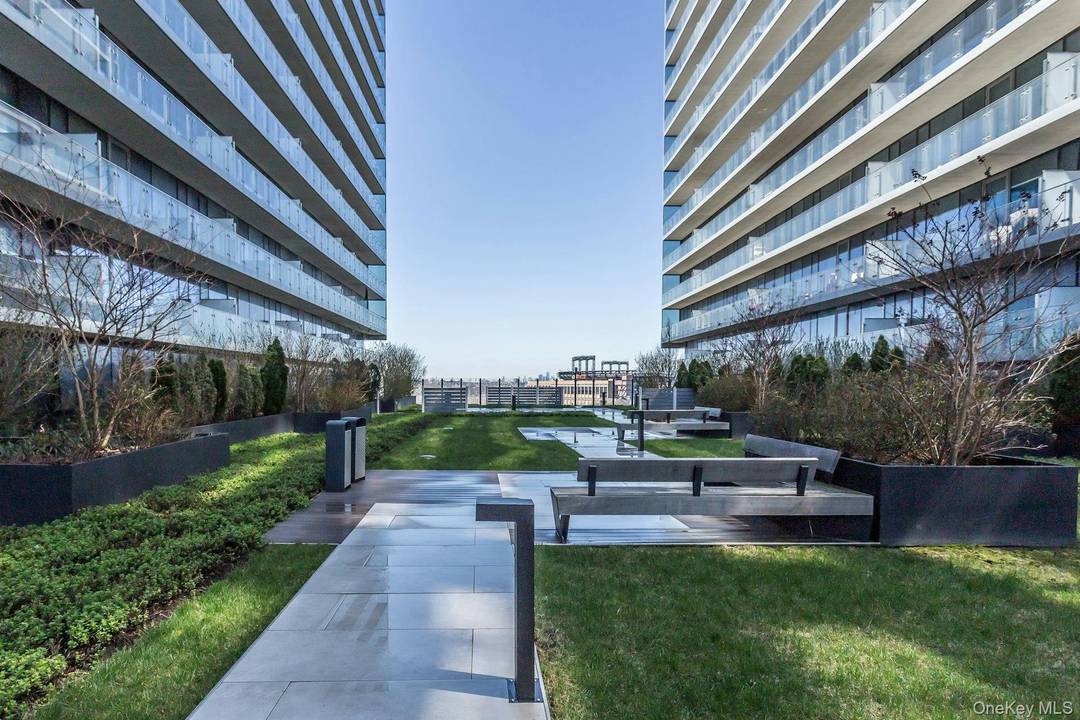 Welcome to this beautiful appointed one bedroom condo offering a perfect blend of comfort, convenient, and contemporary living.