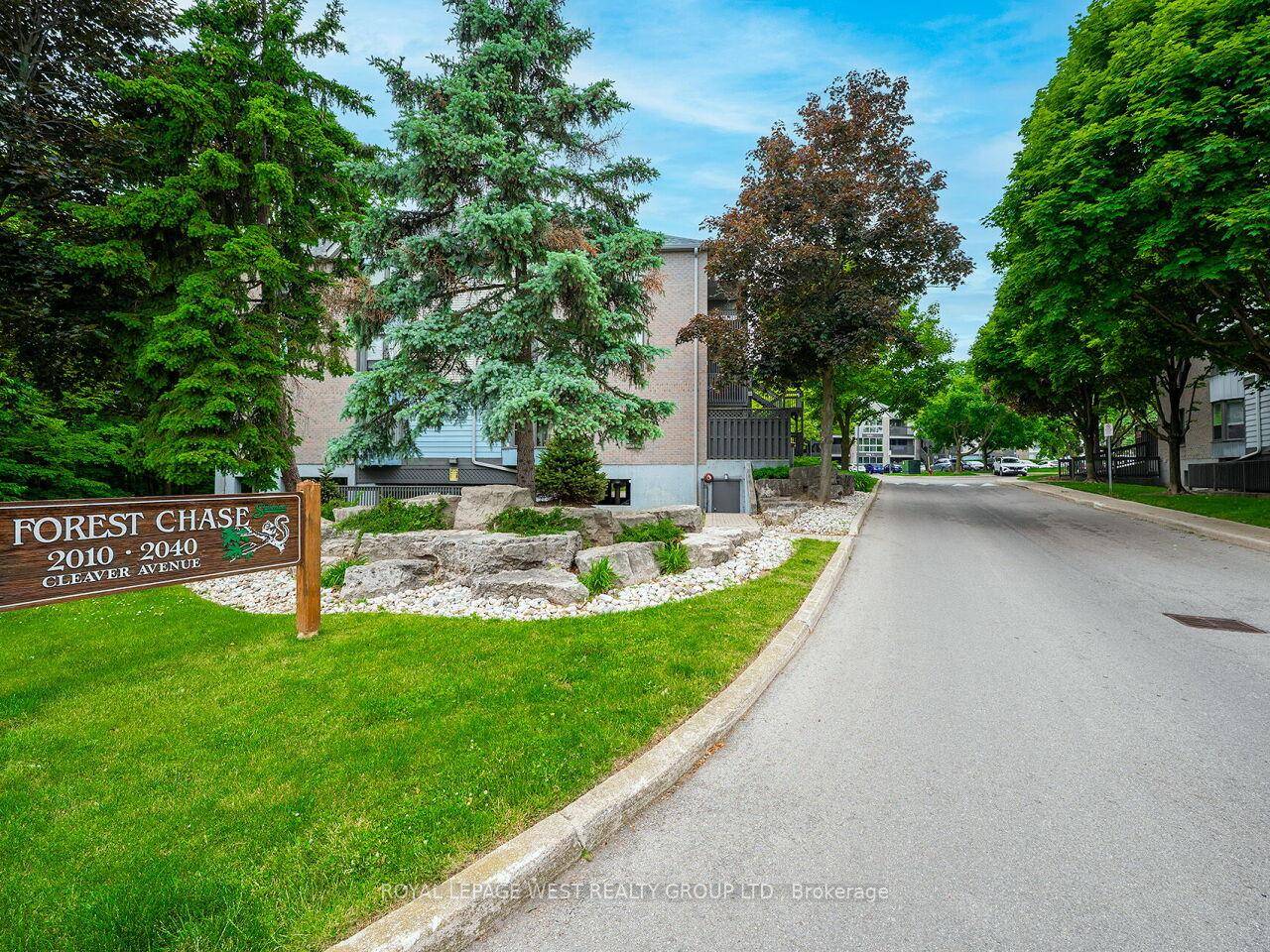 Welcome to this 1 1 bedroom, 1 bathroom condo in the sought after Forest Chase community.