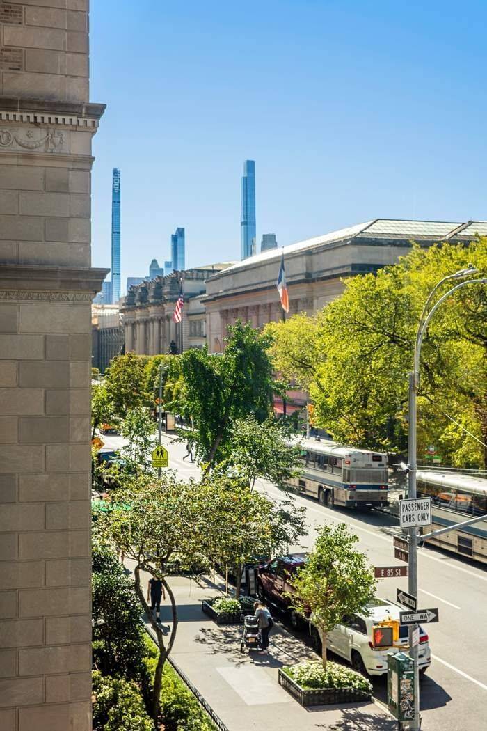 1040 FIFTH AVENUE, APARTMENT 3A This glamorous and graceful twelve into ten room residence is ideally situated in the heart of the Metropolitan Museum Historic District.