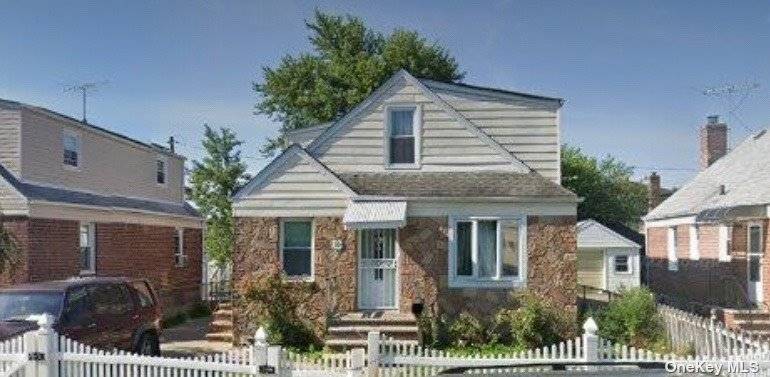 spacious cape 4 bedroom 3 bath basement w separate entrance private driveway tons of potential close to UBS arena great for a large family updated kitchen