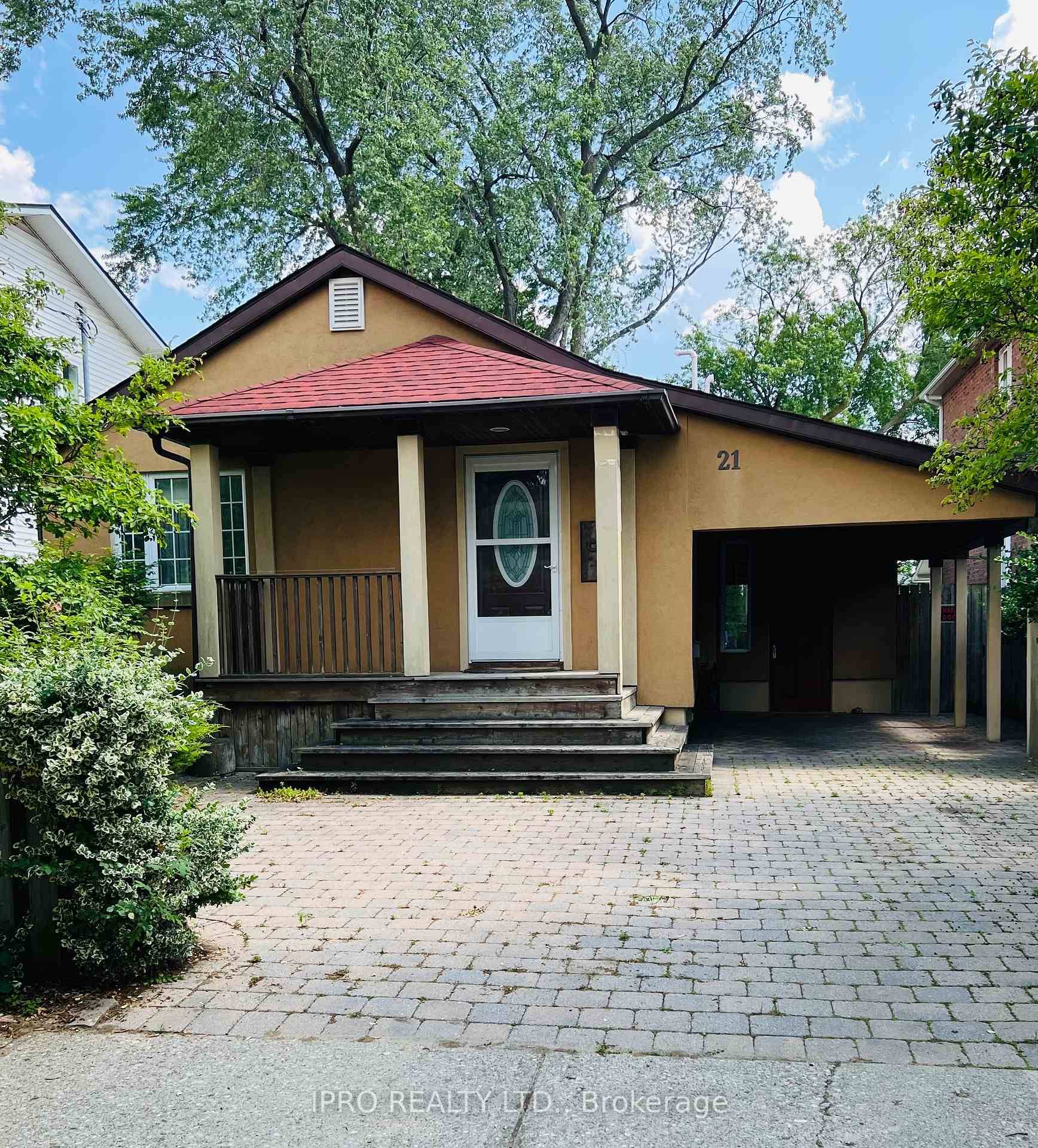 Fantastic Opportunity in Prime Alderwood Location !
