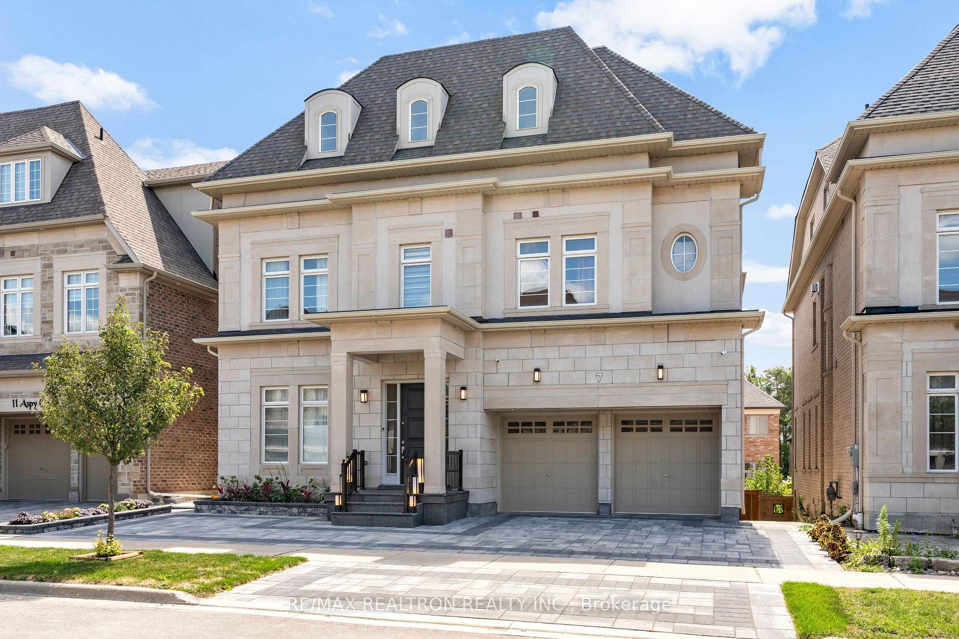 Welcome to 7 Aspy Court, a stunning estate tucked away on a quiet court in one of Vaughans most coveted enclaves.