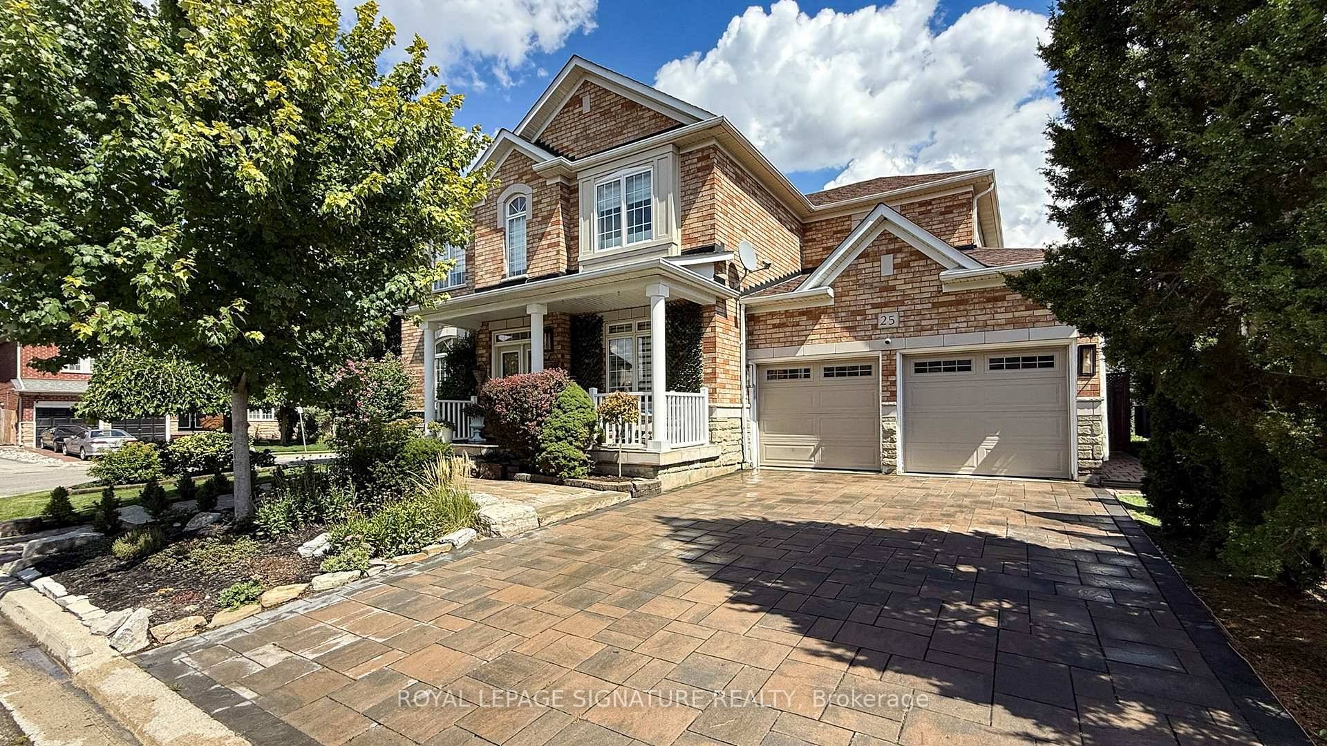 Welcome to 25 Sawston Circle One of the finest detached corner home in the neighborhood !