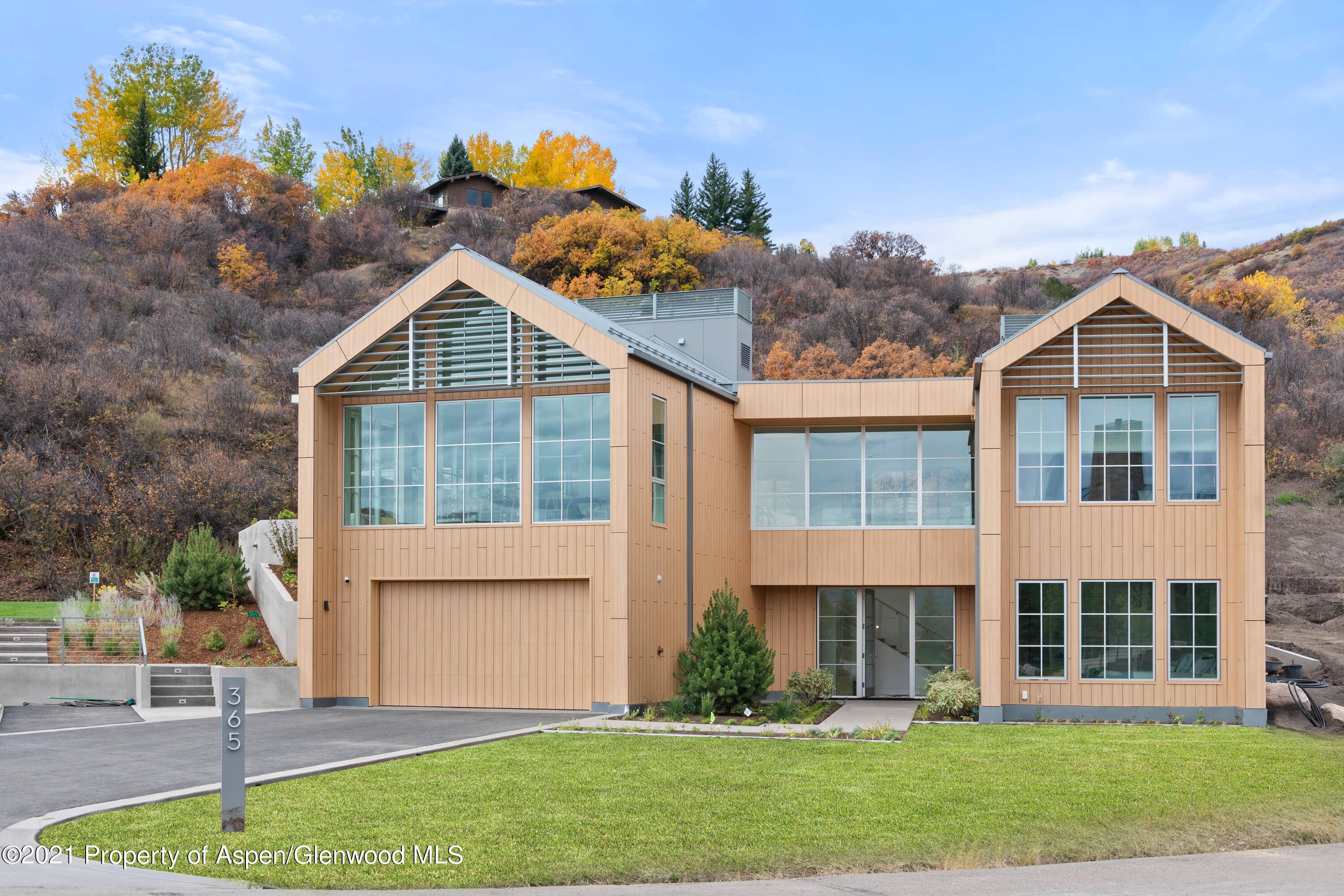 Mountain Contemporary in Horse Ranch.