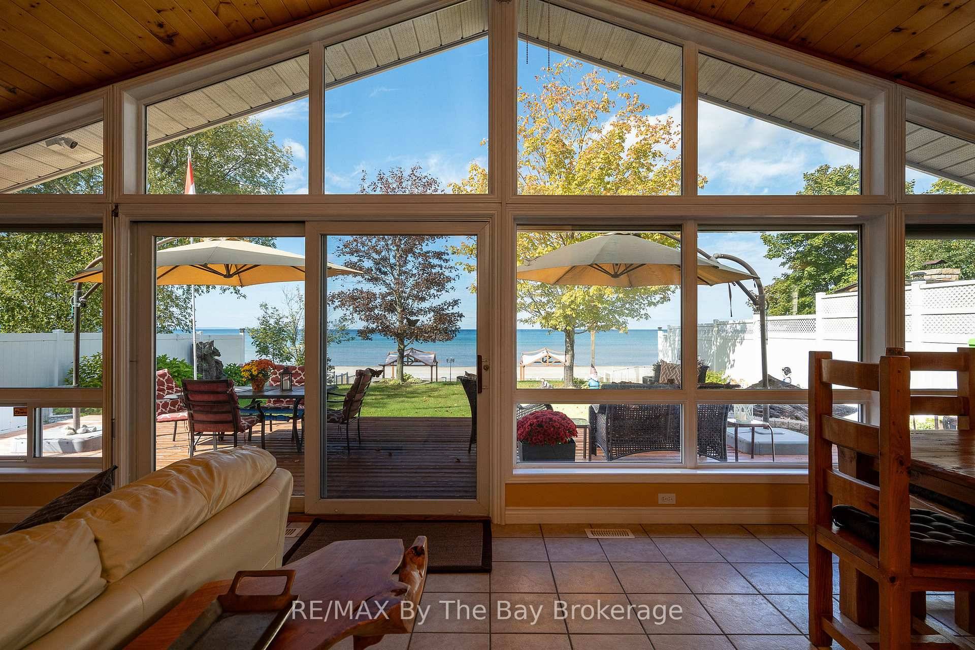 BEACHFRONT 4 Season Cottage on Shore Lane !