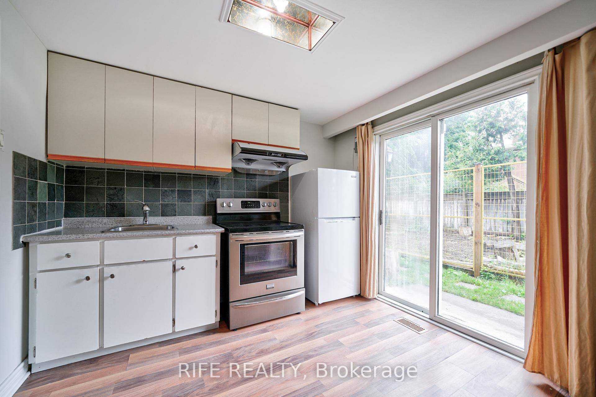 Private 2 Bedroom 1 Washroom Walkout Basement Suite, Ensuite Laundry.