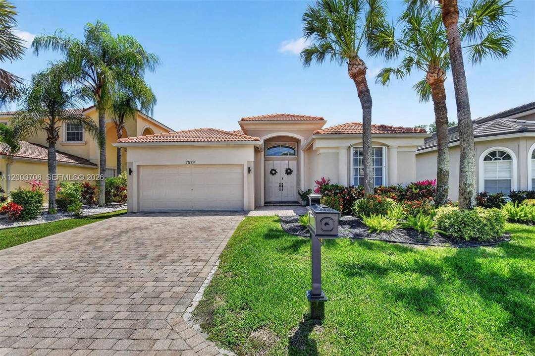 Gorgeous MOVE IN READY ! !