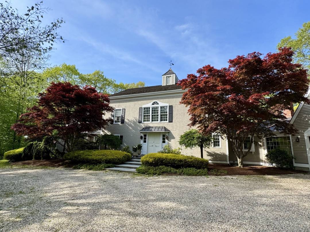 Located in picturesque Roxbury, CT nestled in southern Litchfield County and under two hours from New York City this exquisite barn style residence offers the perfect blend of rustic charm ...