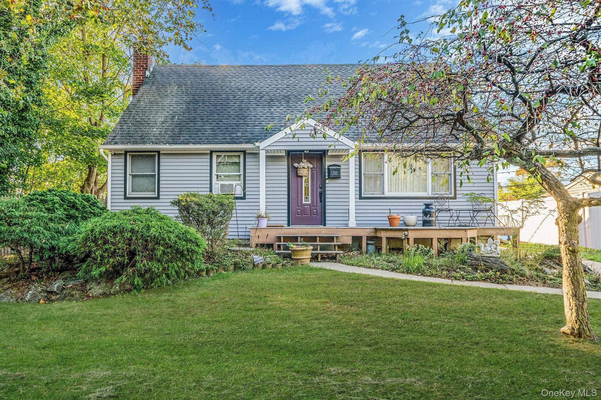 Welcome to this Charming Cape Located in Heart of Seaford !