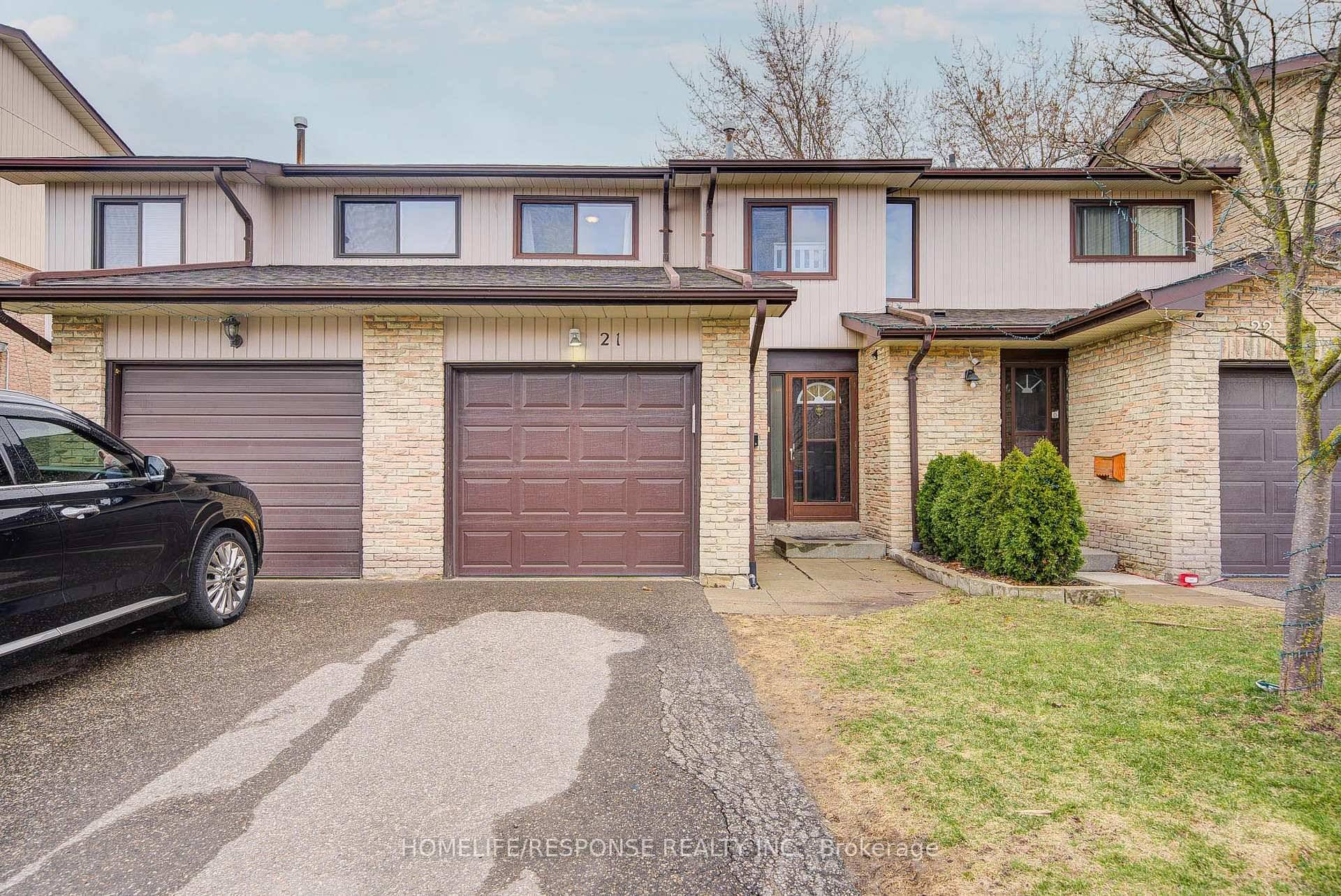 Fully Renovated, Tastefully Decorated, Immaculate amp ; Beautiful Townhome In A Fantastic, Family Friendly Neighbourhood In Desirable Brampton North !