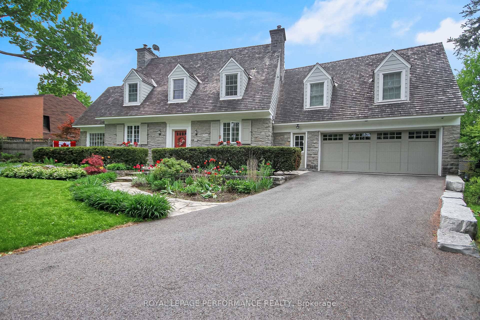 We are pleased to present 550 Piccadilly Avenue, prominently positioned in the esteemed Island Park Community.