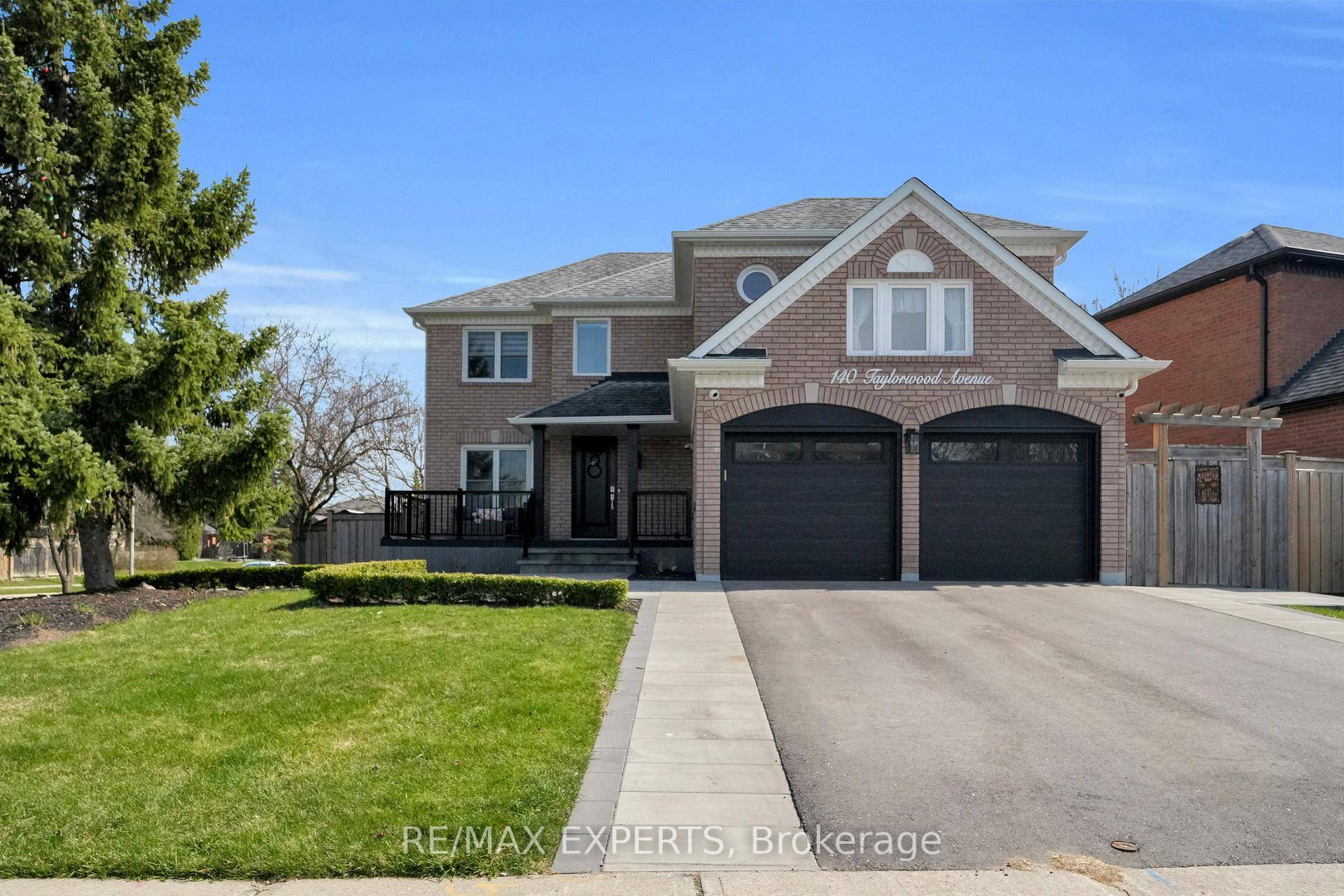 A move in ready property on Bolton's desirable north hill !