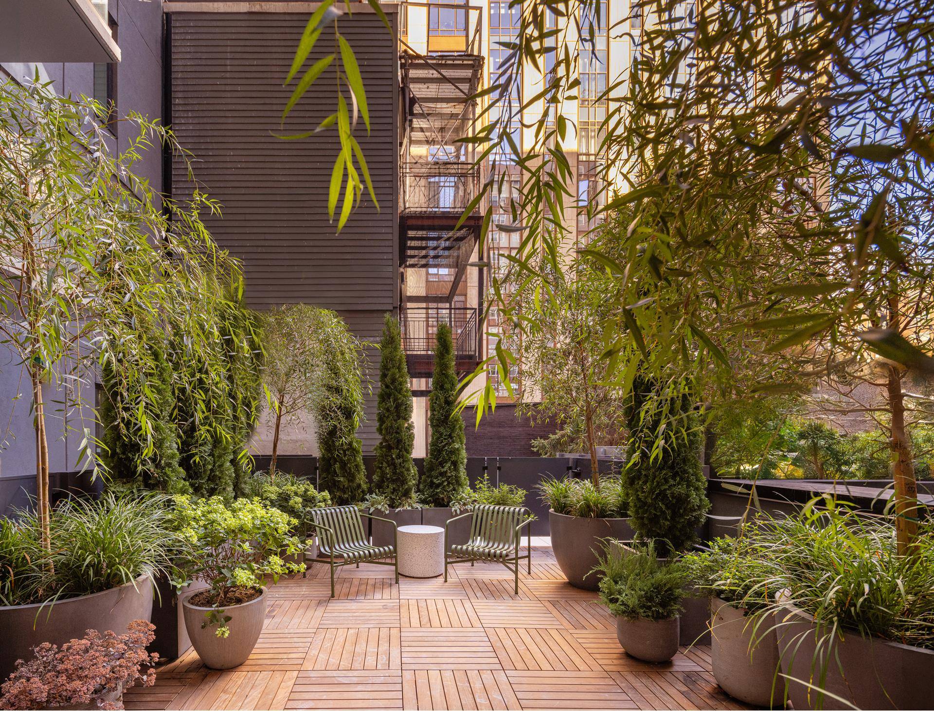 Immediate occupancy. A delicate curve, an elegantly articulated line the exquisite craft of 200 East 20th is expressed through restrained silhouettes, expressive detail and indulgent tactility.