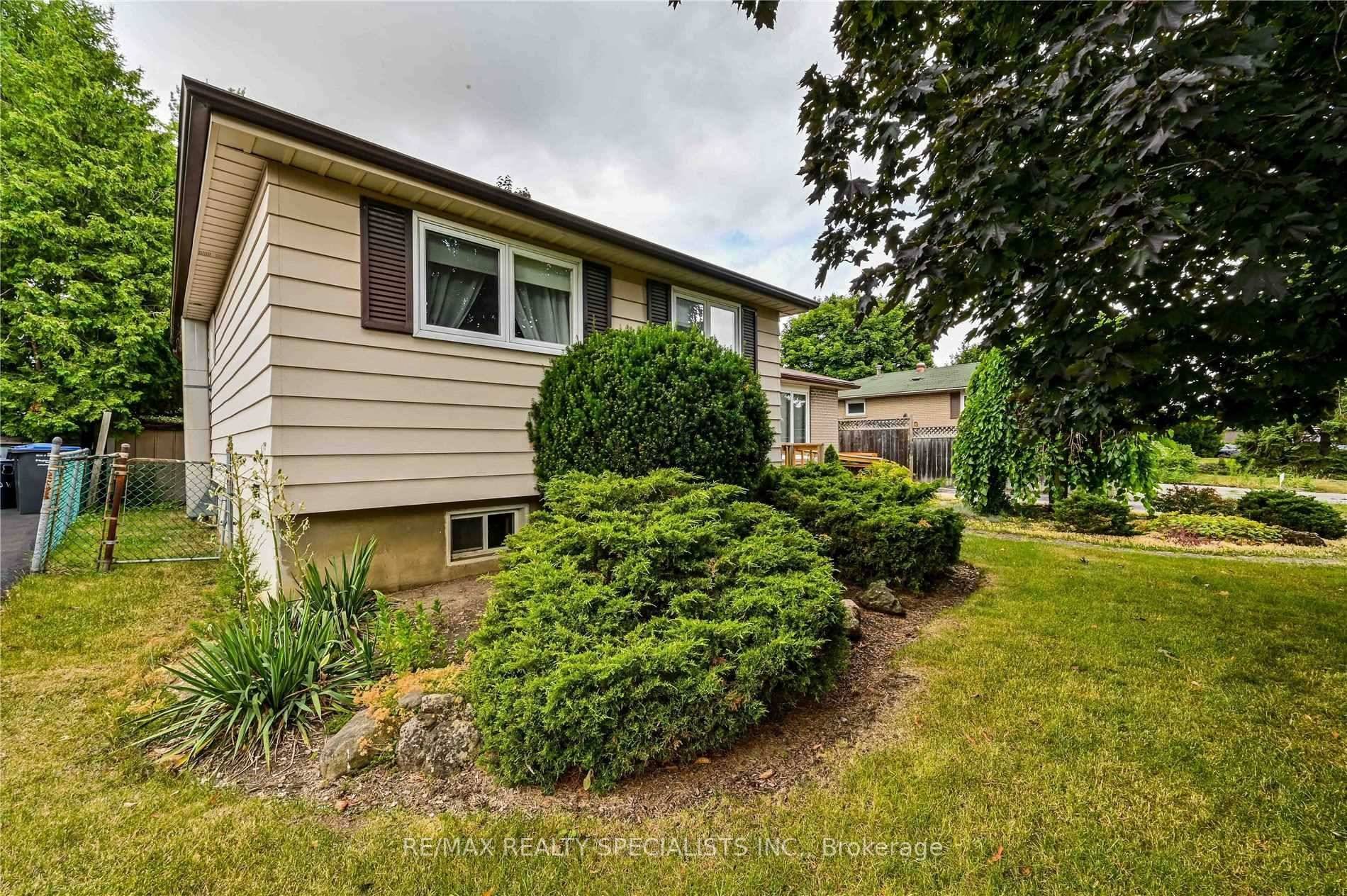 Welcome to this beautifully renovated family home in the highly sought after quiet and family friendly neighbourhood.