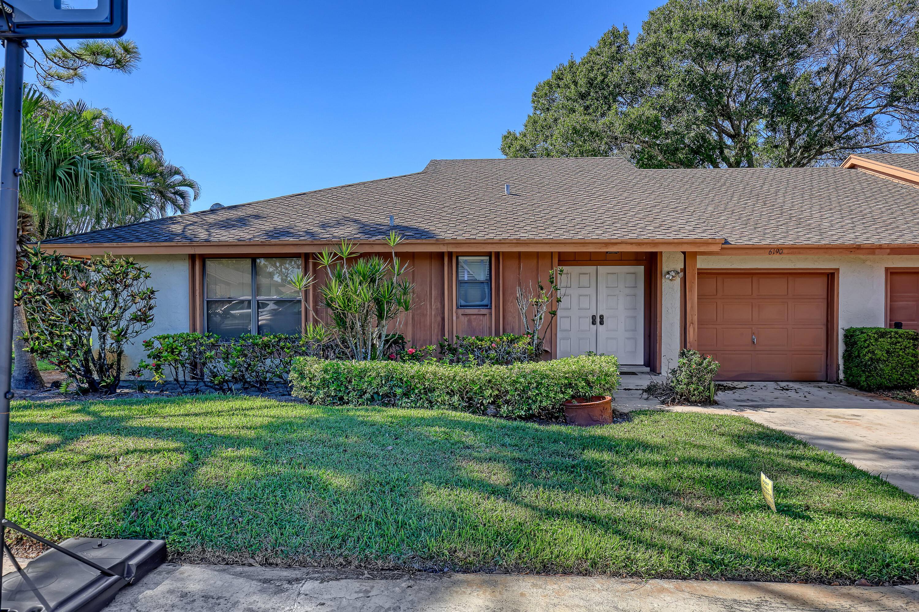 Best price in Eastpoint, located on wide part of lake, Perfect winter home ready to move in Freshly painted inside out, all exterior wood was replaced.