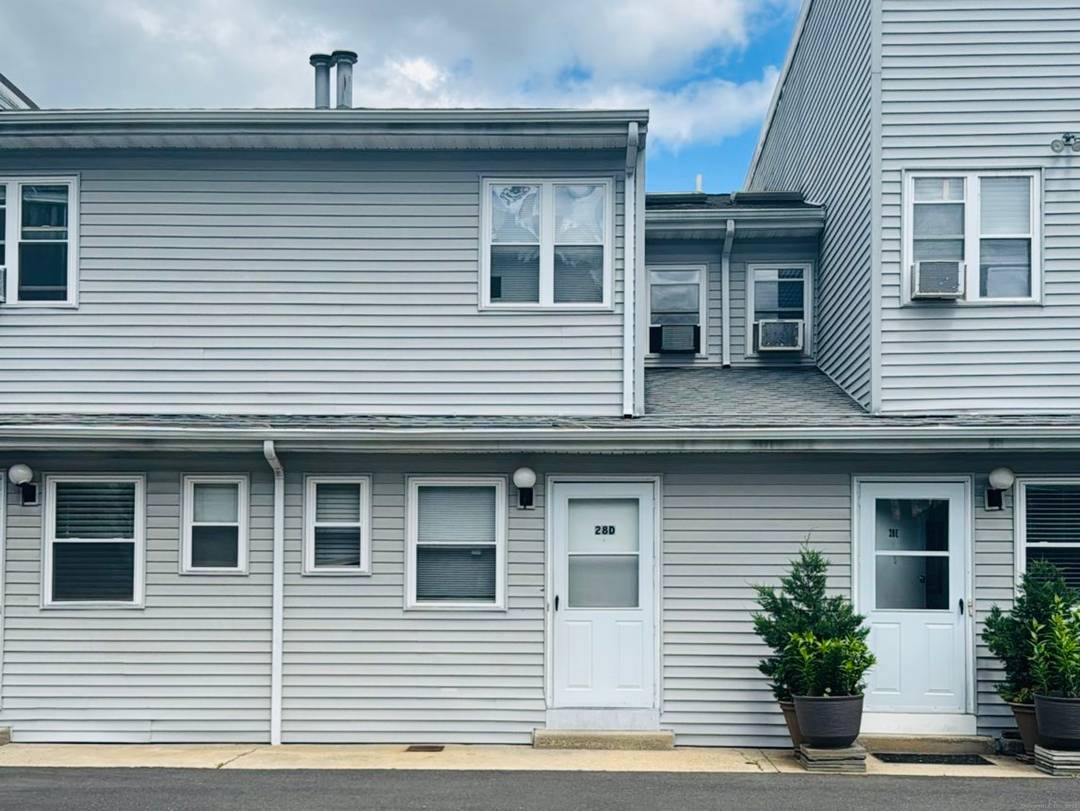 28 Linden Place, Stamford, CT is ideally situated near Washington Boulevard, offering easy access to Stamford's vibrant downtown area.