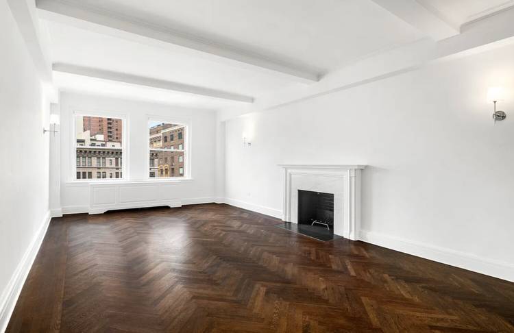 1085 Park Avenue, Residence 8ASprawling and gracious, this three bedroom, three bathroom residence with a separate home office offers more than 2, 800 square feet of classic Park Avenue living.