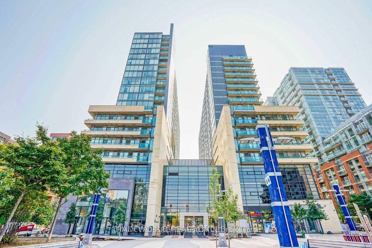Stunning 2 Bedrooms 2 Bathrooms With Balcony Located In The Heart of Queen West.
