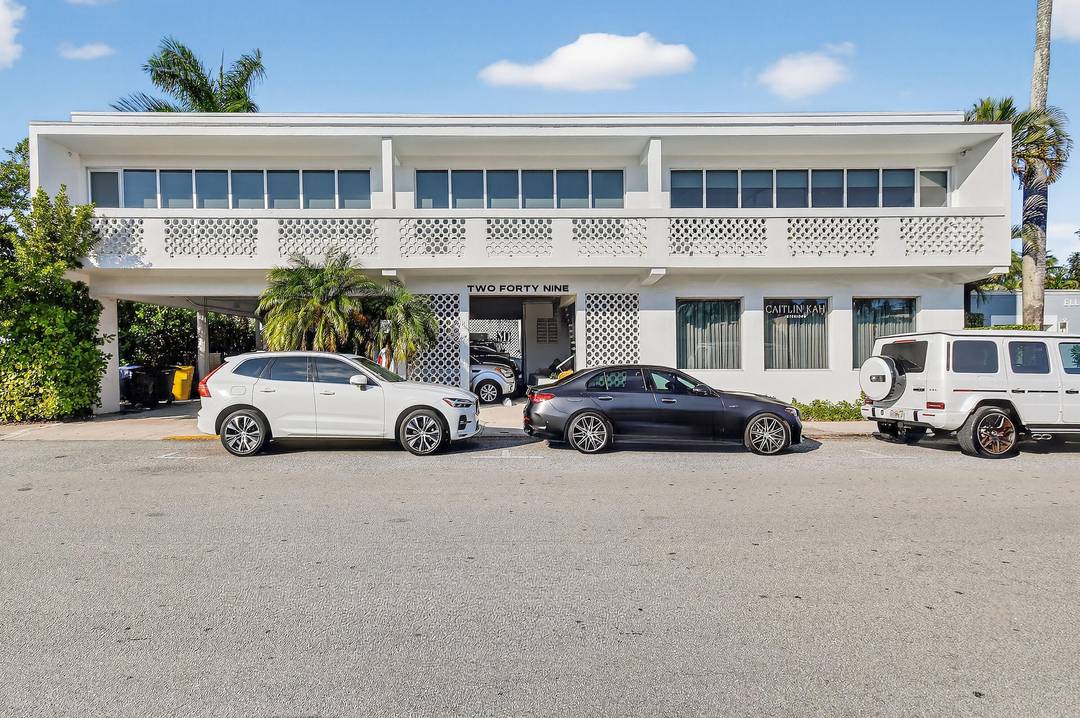 urrently used as a medical office, this unit has private offices, exam rooms, reception, and a bathroom ; all built out with high grade finishes in 2023.