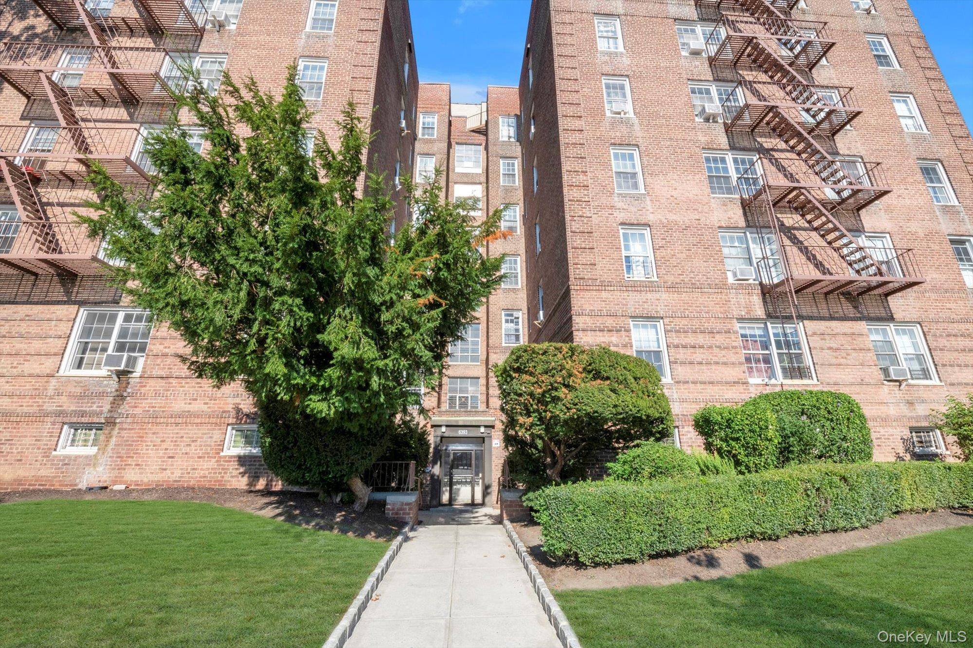 1 Bedroom Condo In Rego Park Priced To Sell !