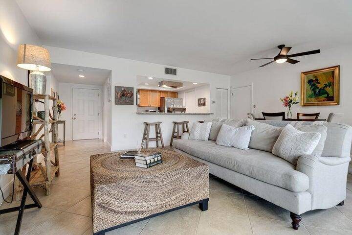 This beautifully maintained and move in ready first floor 1 bedroom 1 bath fully furnished residence is located in the highly desirable Tennis Lodges within Palm Beach Polo Club.
