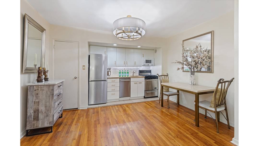 APRIL 15th MOVE IN QUIET LUXURY IN PRIME GREENWICH VILLAGE OFF FIFTH AVENUE NORTH FACING TUCKED AWAY FROM NOISE AND PRYING EYES SUPER DISCREET STUDIO RENOVATED HOME HARDWOOD FLOORS THROUGHOUT ...