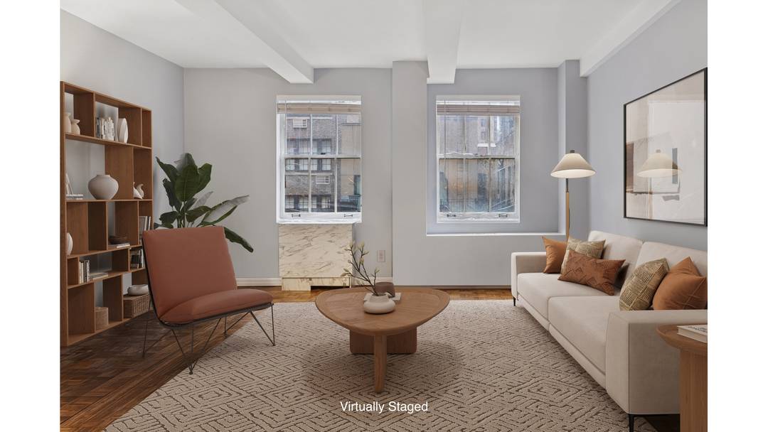 Peaceful, tranquil one bedroom apartment and expansive roof deck doubles the serene quiet benefits for the shareholder of this apartment in the heart of Midtown East Turtle Bay.