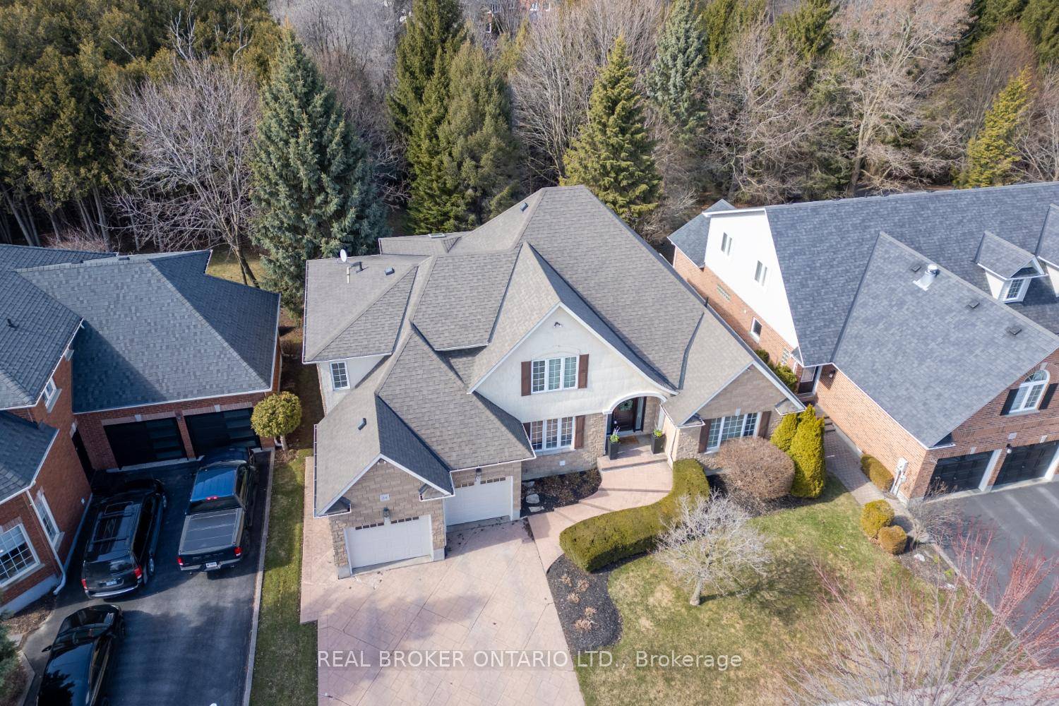 Spectacular, meticulously maintained, custom built Andelwood masterpiece, nestled in the highly coveted Whitecliffe Neighbourhood of Courtice.