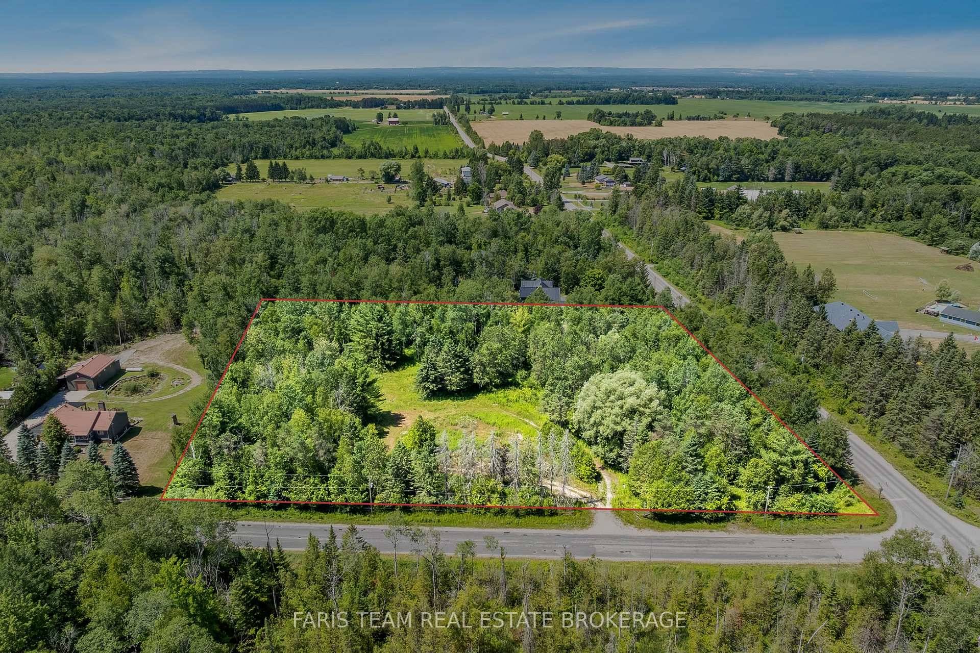 Top 5 Reasons You Will Love This Property 1 Experience rural serenity and city convenience with this property's peaceful ambiance and easy access to Barrie for work, shopping, or dining ...